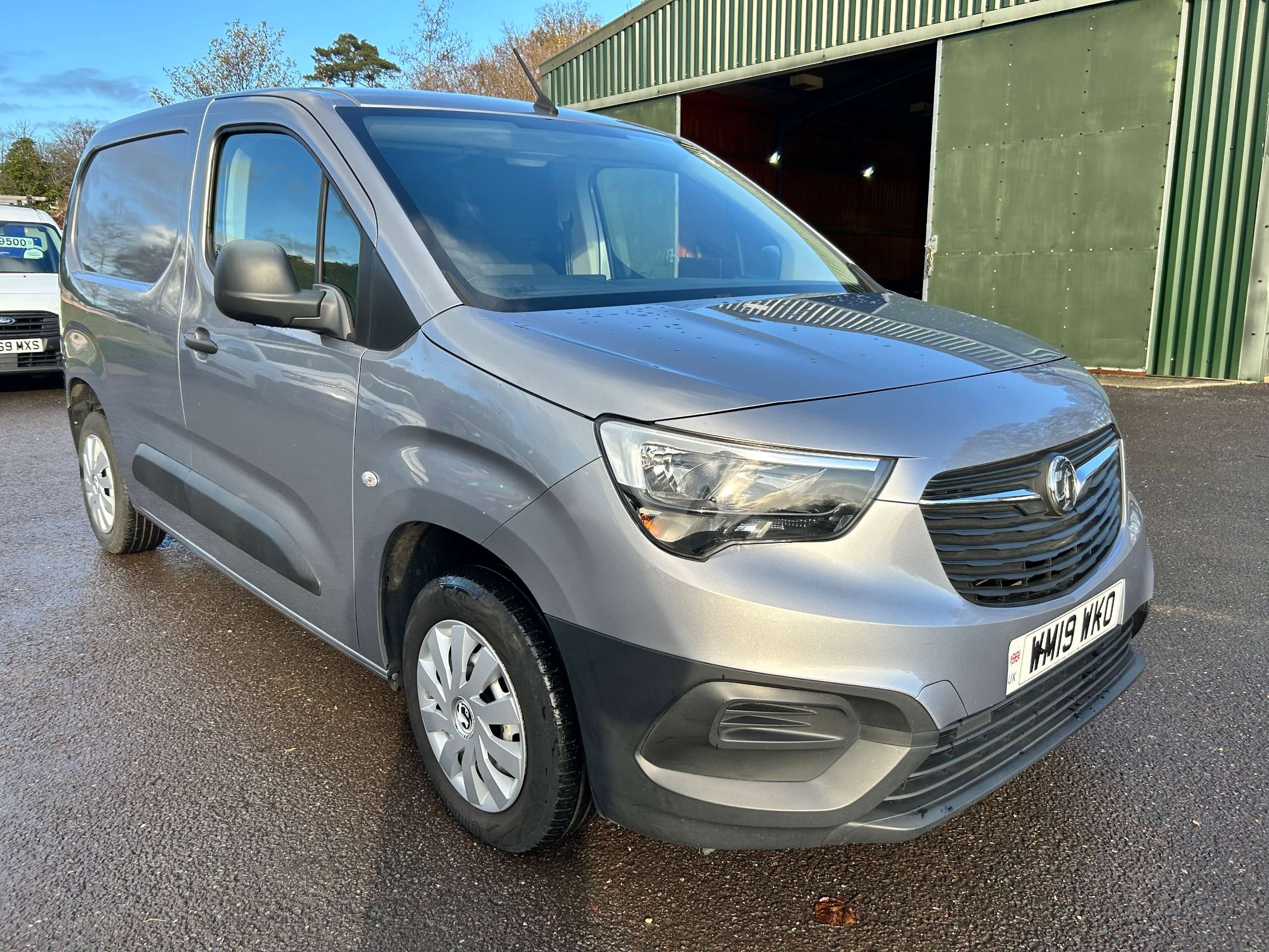 A 2019 VAUXHALL COMBO 1.6 Turbo D 2000 Edition Panel Van 4dr Diesel Manual L1 H1 Euro 6 (s/s) (100 ps) A 2019 VAUXHALL COMBO 1.6 Turbo D 2000 Edition Panel Van 4dr Diesel Manual L1 H1 Euro 6 (s/s) (100 ps)