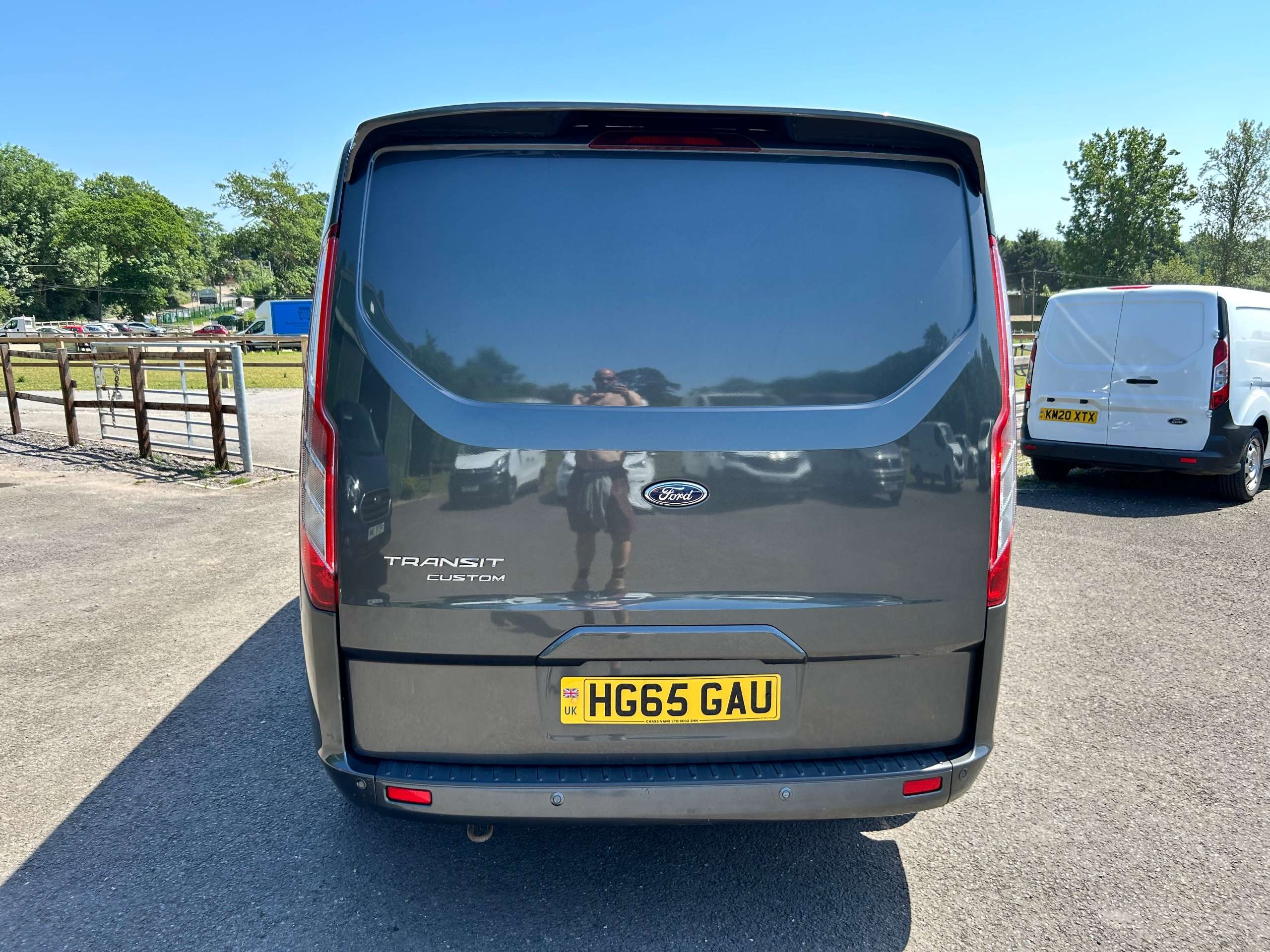 A 2016 FORD TRANSIT CUSTOM 2.2 TDCi 290 Limited Panel Van 5dr Diesel Manual L2 H1 (186 g/km, 153 bhp) CREWVAN A 2016 FORD TRANSIT CUSTOM 2.2 TDCi 290 Limited Panel Van 5dr Diesel Manual L2 H1 (186 g/km, 153 bhp) CREWVAN