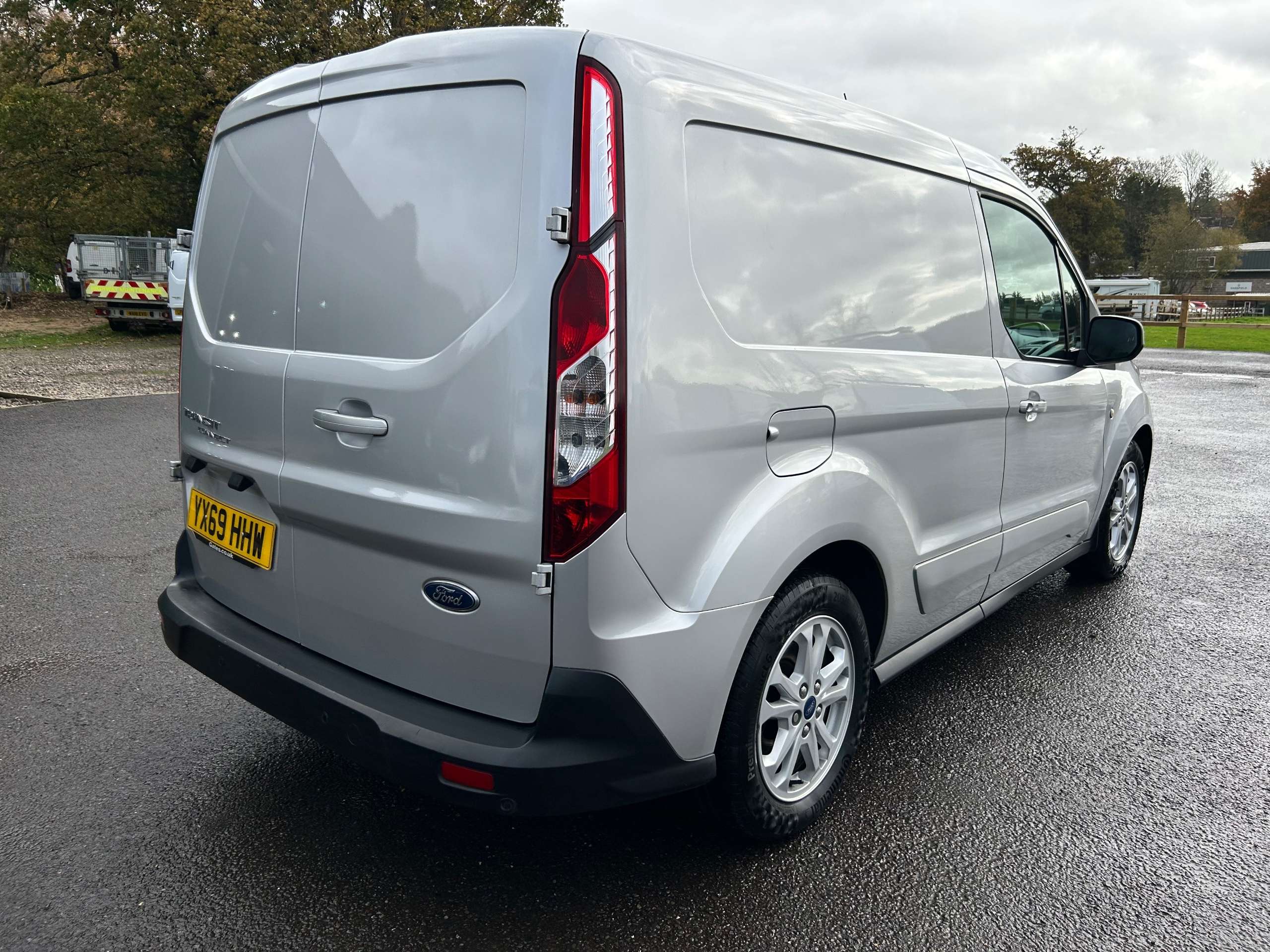 A 2019 FORD TRANSIT CONNECT 1.5 200 EcoBlue Limited Panel Van 5dr Diesel Manual L1 Euro 6 (s/s) (120 ps) A 2019 FORD TRANSIT CONNECT 1.5 200 EcoBlue Limited Panel Van 5dr Diesel Manual L1 Euro 6 (s/s) (120 ps)