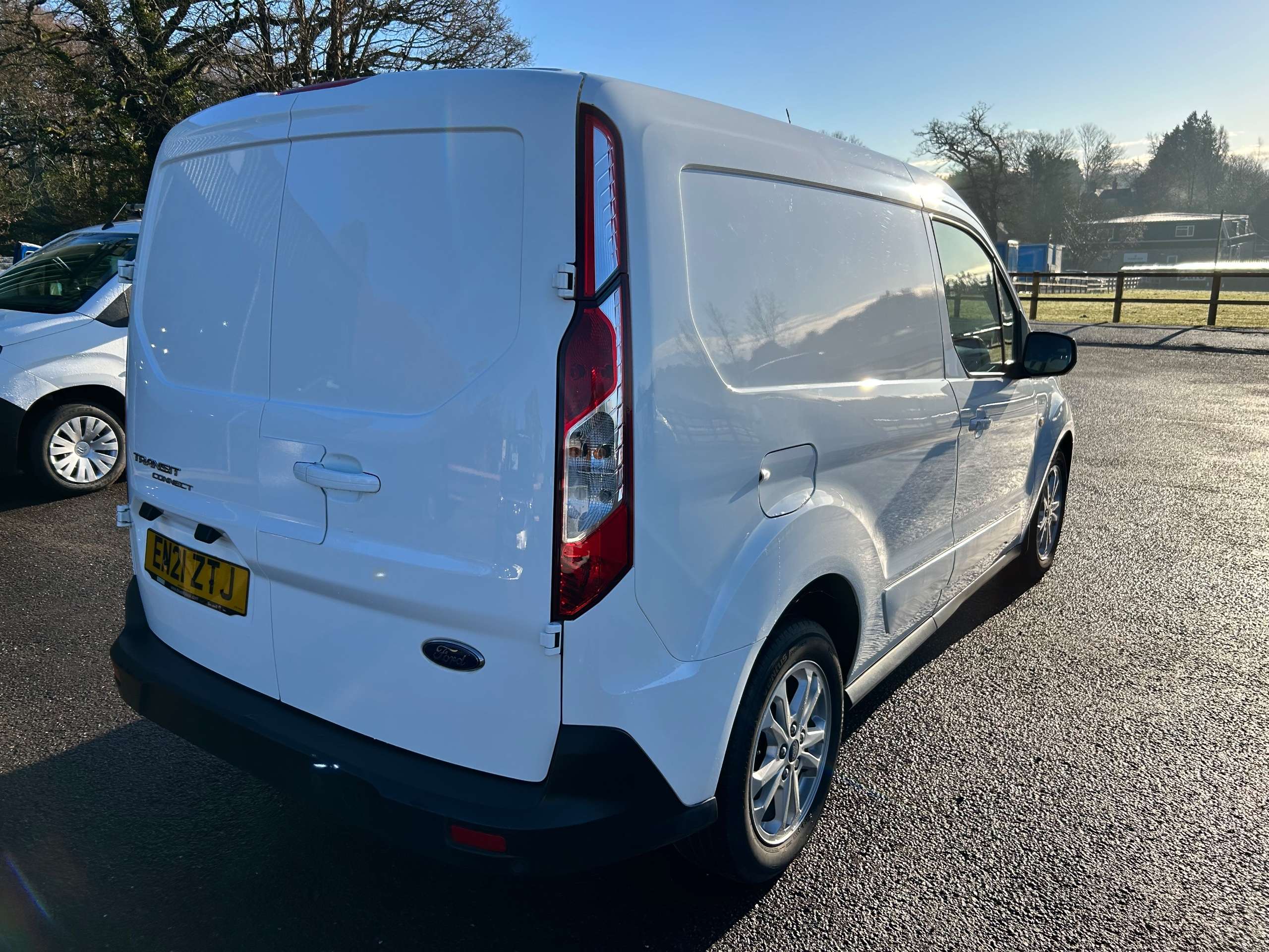 A 2021 FORD TRANSIT CONNECT 1.5 200 EcoBlue Limited Panel Van 5dr Diesel Manual L1 Euro 6 (s/s) (120 ps) A 2021 FORD TRANSIT CONNECT 1.5 200 EcoBlue Limited Panel Van 5dr Diesel Manual L1 Euro 6 (s/s) (120 ps)