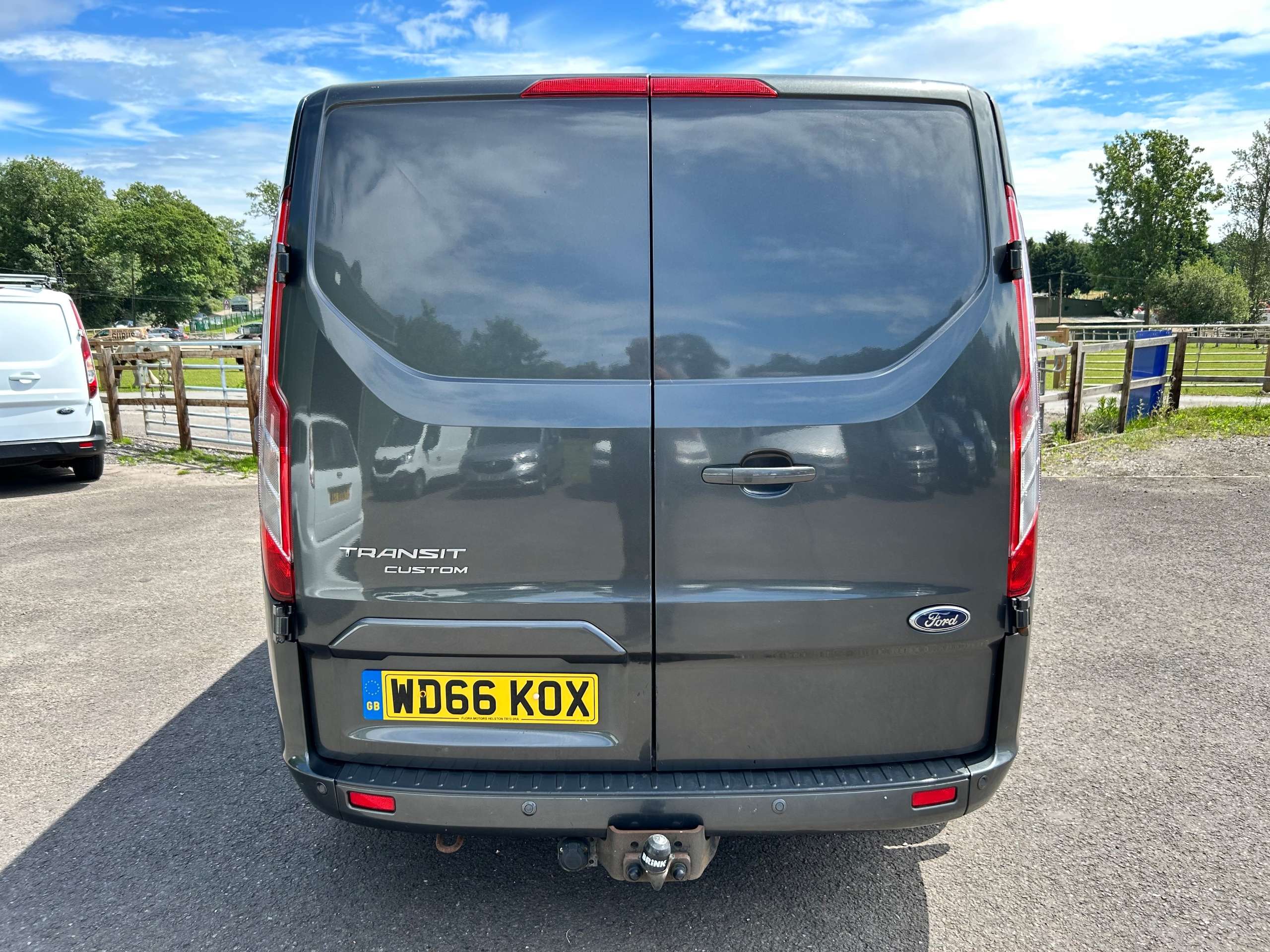 A 2017 FORD TRANSIT CUSTOM 2.2 TDCi 270 Limited Panel Van 5dr Diesel Manual L1 H1 (186 g/km, 123 bhp) A 2017 FORD TRANSIT CUSTOM 2.2 TDCi 270 Limited Panel Van 5dr Diesel Manual L1 H1 (186 g/km, 123 bhp)