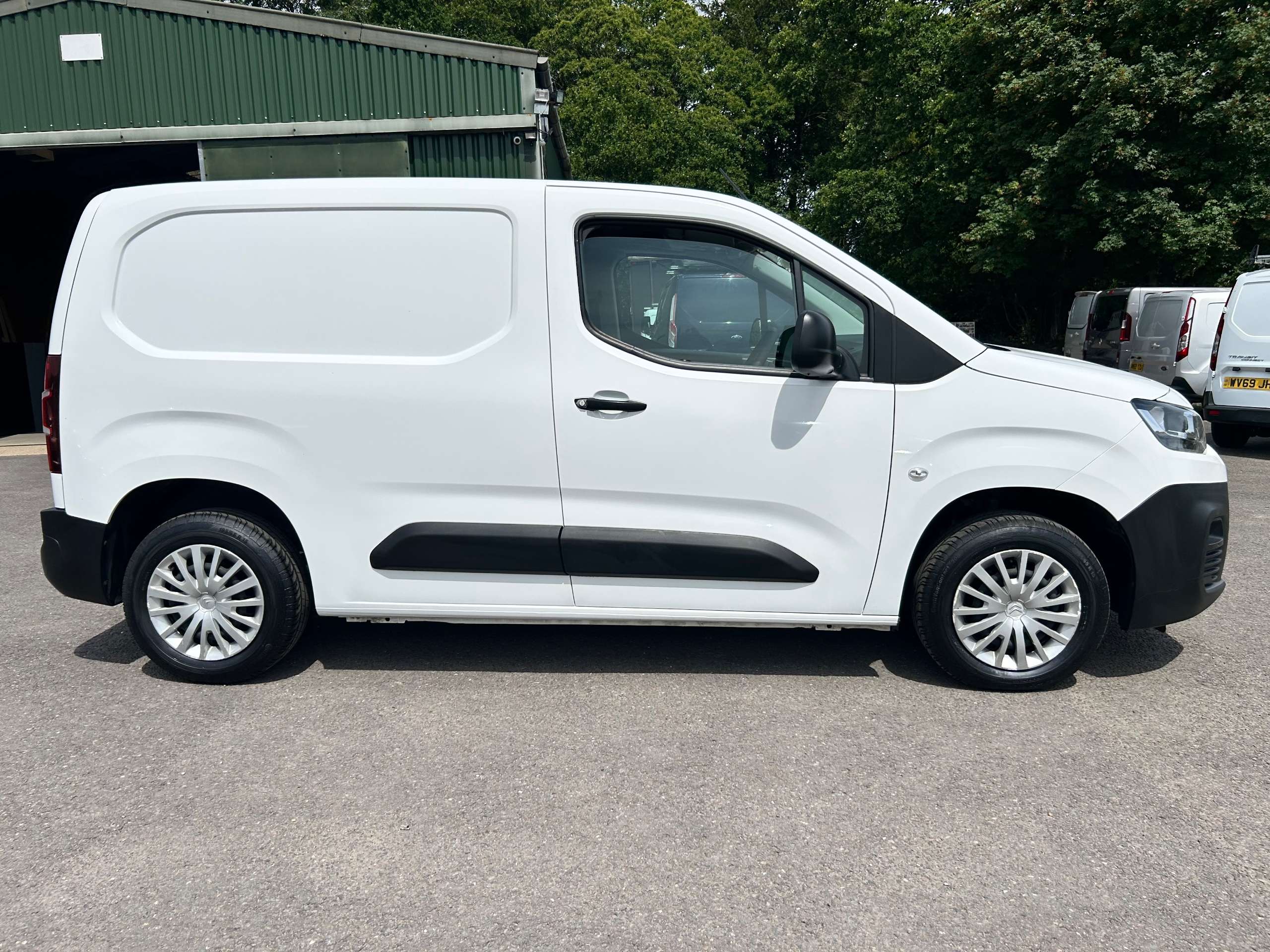 A 2021 CITROEN BERLINGO 1.5 BlueHDi 650 Enterprise M Pro Panel Van 5dr Diesel Manual SWB Euro 6 (75 ps) A 2021 CITROEN BERLINGO 1.5 BlueHDi 650 Enterprise M Pro Panel Van 5dr Diesel Manual SWB Euro 6 (75 ps)