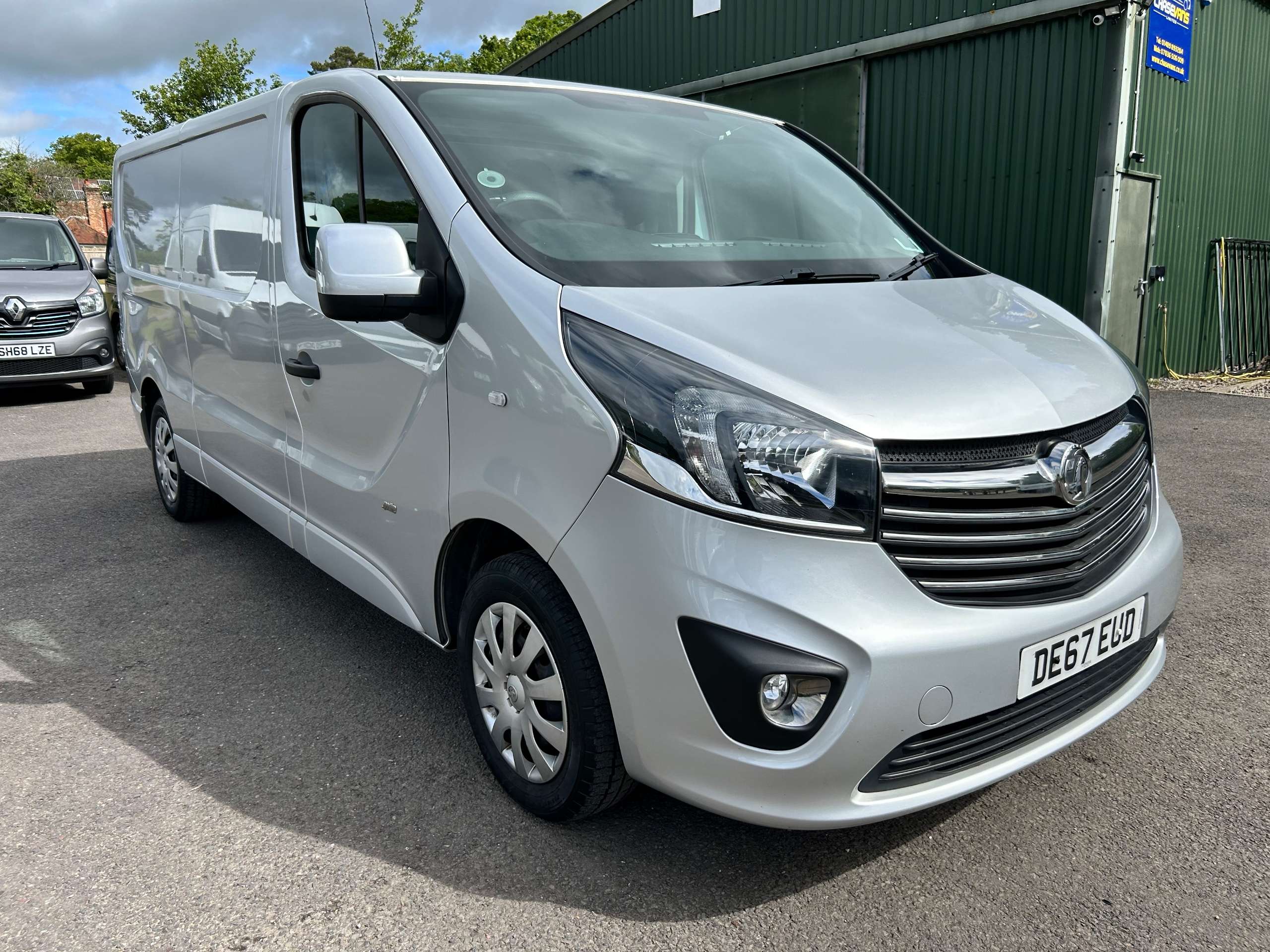 A 2017 VAUXHALL VIVARO 1.6 CDTi 2900 Sportive Panel Van 5dr Diesel Manual L2 H1 Euro 6 (120 ps) A 2017 VAUXHALL VIVARO 1.6 CDTi 2900 Sportive Panel Van 5dr Diesel Manual L2 H1 Euro 6 (120 ps)