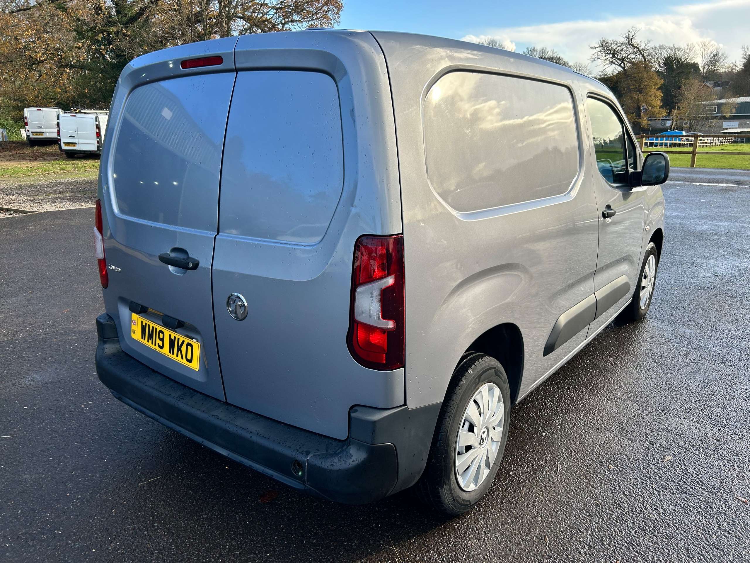 A 2019 VAUXHALL COMBO 1.6 Turbo D 2000 Edition Panel Van 4dr Diesel Manual L1 H1 Euro 6 (s/s) (100 ps) A 2019 VAUXHALL COMBO 1.6 Turbo D 2000 Edition Panel Van 4dr Diesel Manual L1 H1 Euro 6 (s/s) (100 ps)