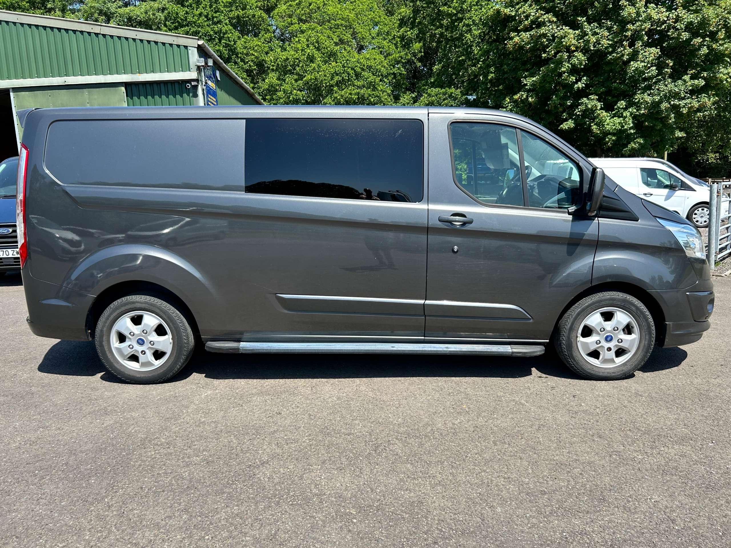 A 2016 FORD TRANSIT CUSTOM 2.2 TDCi 290 Limited Panel Van 5dr Diesel Manual L2 H1 (186 g/km, 153 bhp) CREWVAN A 2016 FORD TRANSIT CUSTOM 2.2 TDCi 290 Limited Panel Van 5dr Diesel Manual L2 H1 (186 g/km, 153 bhp) CREWVAN