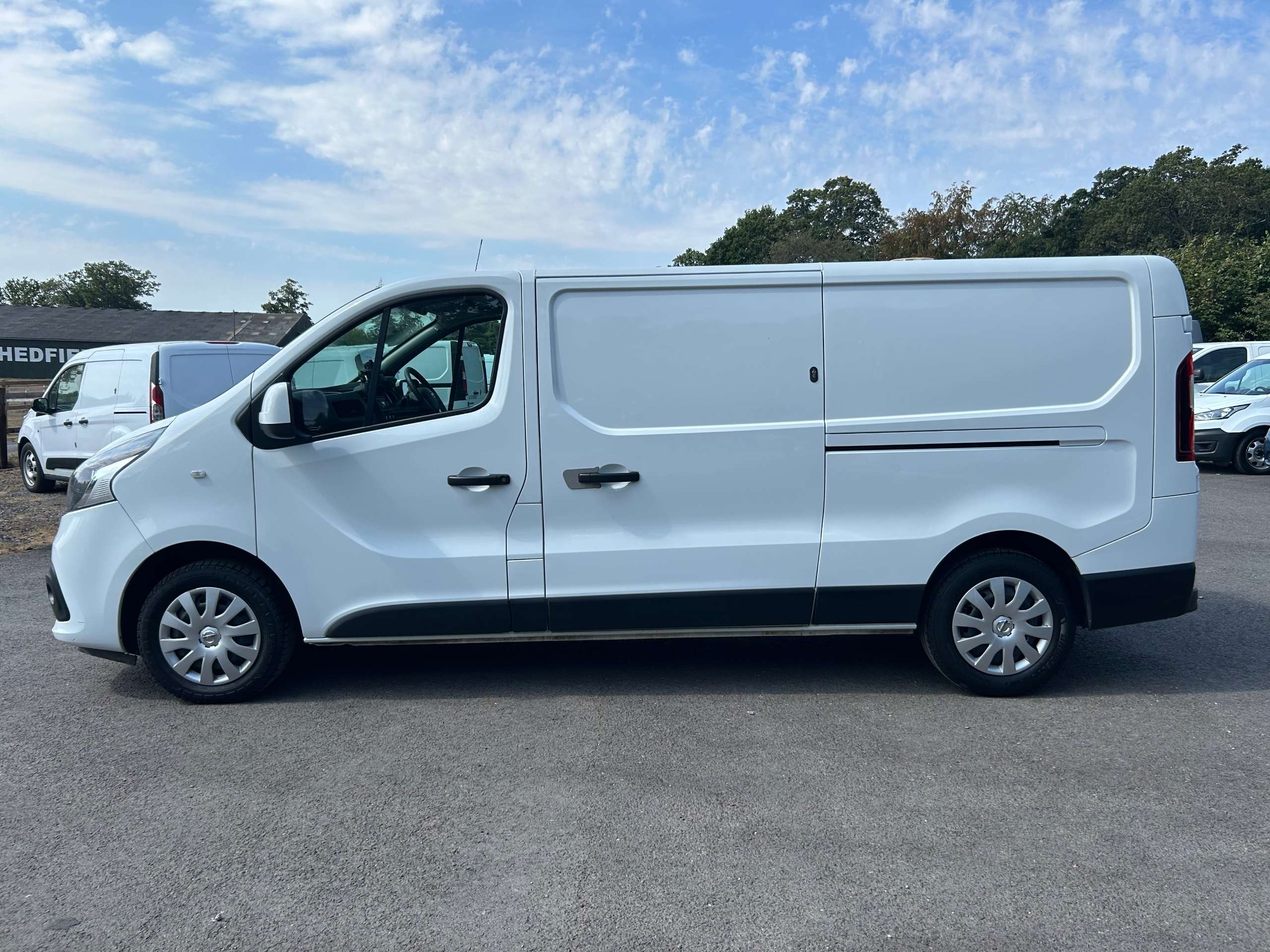 2021 NISSAN NV300 2021 NISSAN NV300