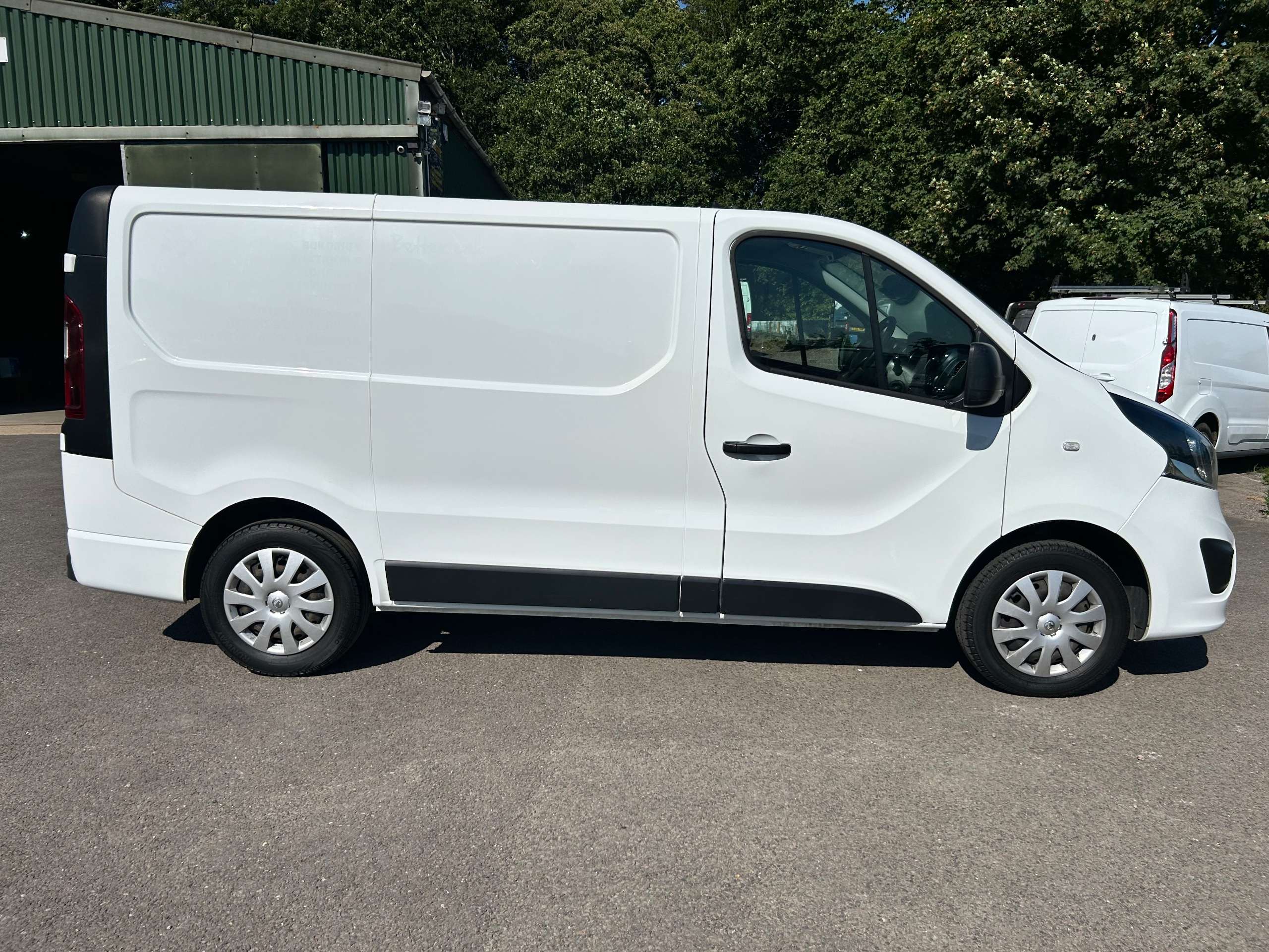 A 2018 VAUXHALL VIVARO 1.6 CDTi 2700 Sportive Panel Van 5dr Diesel Manual L1 H1 Euro 6 (120 ps) A 2018 VAUXHALL VIVARO 1.6 CDTi 2700 Sportive Panel Van 5dr Diesel Manual L1 H1 Euro 6 (120 ps)