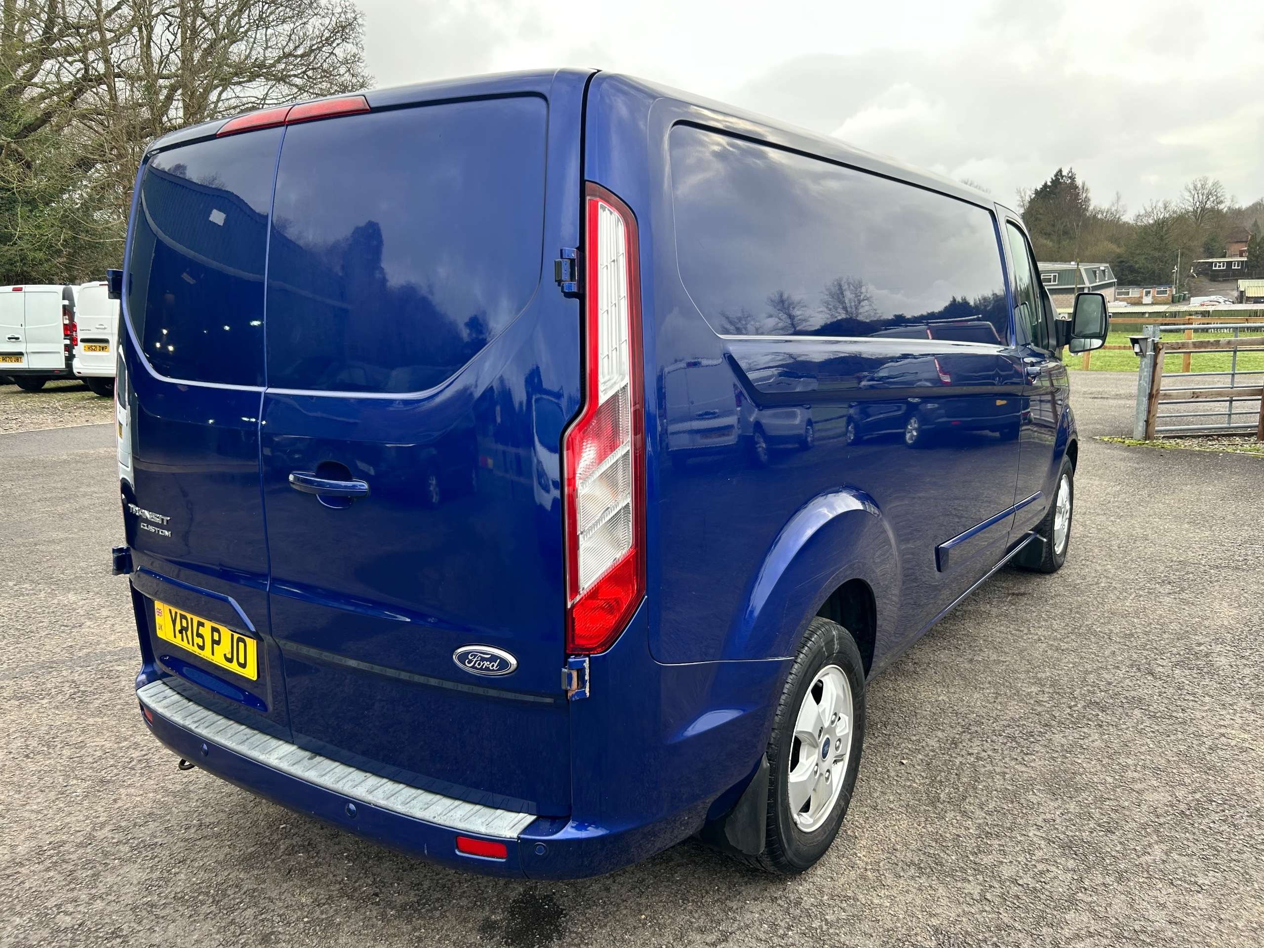 A 2015 FORD TRANSIT CUSTOM 2.2 TDCi 290 Limited Panel Van 5dr Diesel Manual L2 H1 (186 g/km, 123 bhp) A 2015 FORD TRANSIT CUSTOM 2.2 TDCi 290 Limited Panel Van 5dr Diesel Manual L2 H1 (186 g/km, 123 bhp)