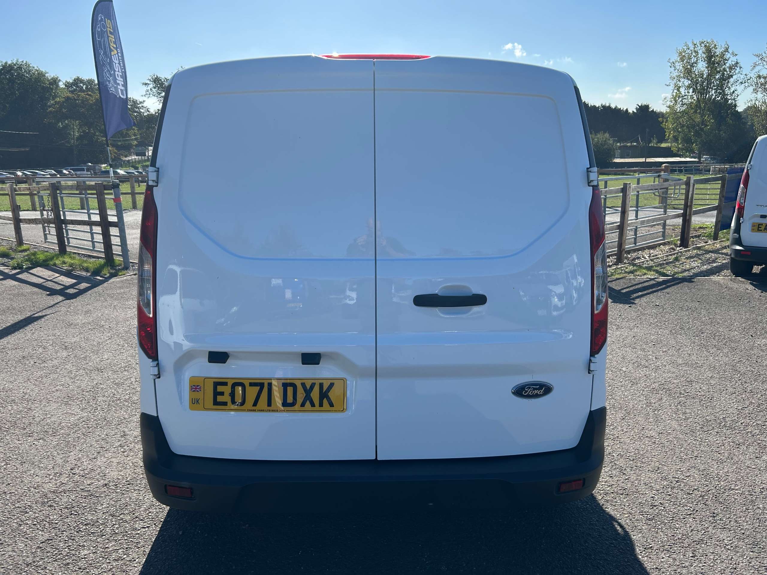 A 2021 FORD TRANSIT CONNECT 1.5 220 EcoBlue Trend Crew Van Double Cab 6dr Diesel Manual L1 Euro 6 (s/s) (100 ps) A 2021 FORD TRANSIT CONNECT 1.5 220 EcoBlue Trend Crew Van Double Cab 6dr Diesel Manual L1 Euro 6 (s/s) (100 ps)