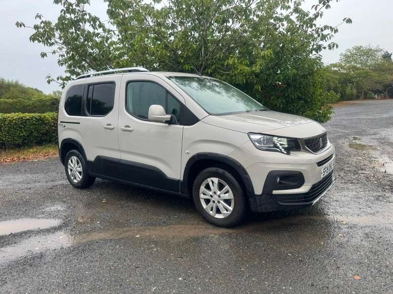 A 2019 PEUGEOT RIFTER 1.5 BlueHDi Allure Standard MPV Euro 6 5dr A 2019 PEUGEOT RIFTER 1.5 BlueHDi Allure Standard MPV Euro 6 5dr