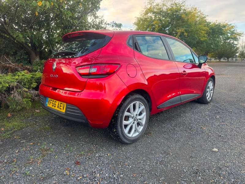 A 2017 RENAULT CLIO 1.2 16V Play Euro 6 5dr A 2017 RENAULT CLIO 1.2 16V Play Euro 6 5dr