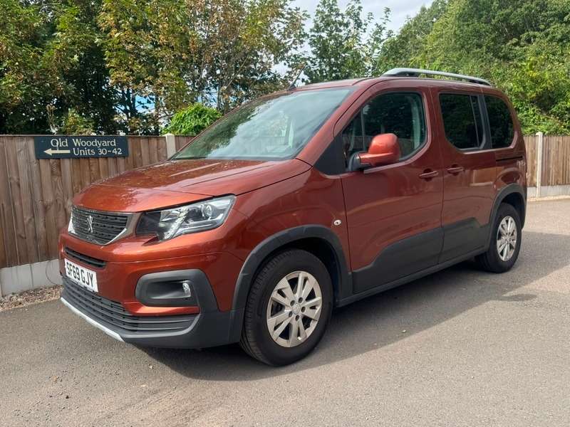 A 2019 PEUGEOT RIFTER 1.5 BlueHDi Allure Standard MPV Euro 6 5dr A 2019 PEUGEOT RIFTER 1.5 BlueHDi Allure Standard MPV Euro 6 5dr