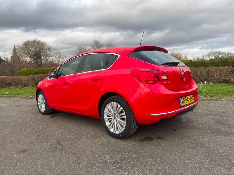 A 2014 VAUXHALL ASTRA 1.4 16v Excite Hatchback 5dr A 2014 VAUXHALL ASTRA 1.4 16v Excite Hatchback 5dr