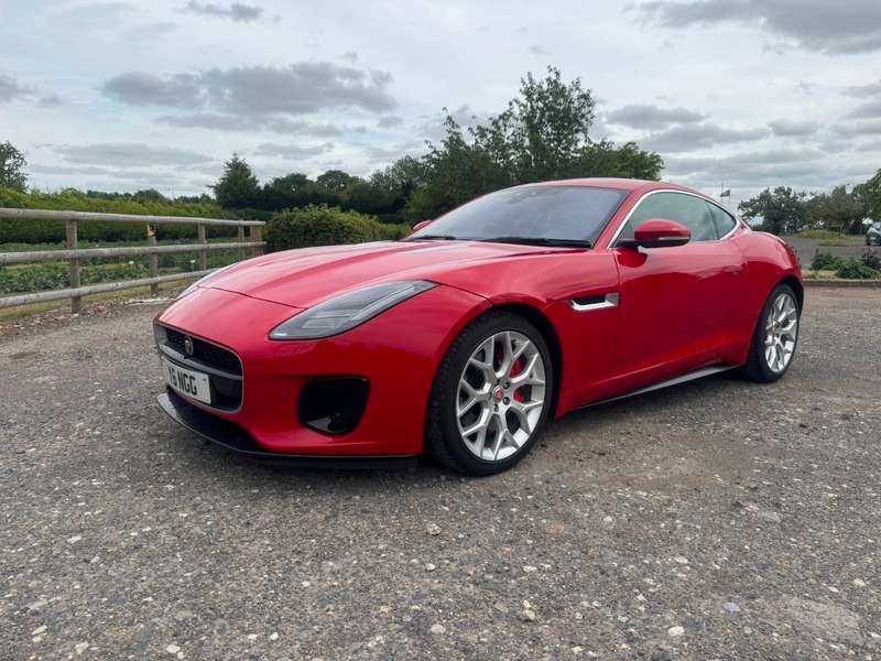A 2019 JAGUAR F-TYPE 2.0i GPF R-Dynamic Auto Euro 6 (s/s) 2dr A 2019 JAGUAR F-TYPE 2.0i GPF R-Dynamic Auto Euro 6 (s/s) 2dr