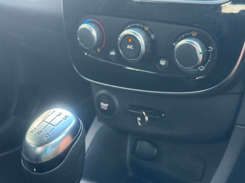 2017 RENAULT CLIO 2017 RENAULT CLIO