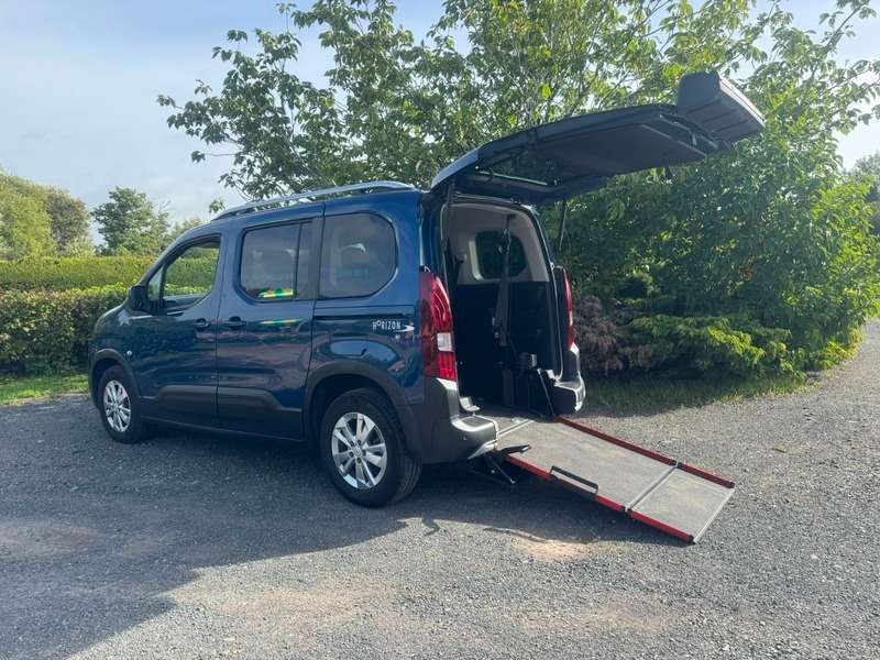 A 2020 PEUGEOT RIFTER 1.5 BlueHDi Allure Standard MPV Euro 6 5dr A 2020 PEUGEOT RIFTER 1.5 BlueHDi Allure Standard MPV Euro 6 5dr
