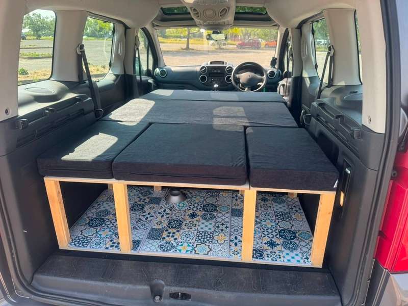 2009 PEUGEOT PARTNER TEPEE 2009 PEUGEOT PARTNER TEPEE