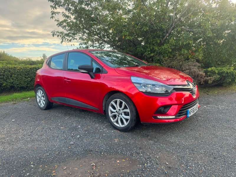 A 2017 RENAULT CLIO 1.2 16V Play Euro 6 5dr A 2017 RENAULT CLIO 1.2 16V Play Euro 6 5dr