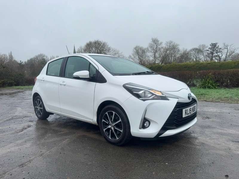 A 2019 TOYOTA YARIS 1.5 VVT-i Icon Tech Hatchback A 2019 TOYOTA YARIS 1.5 VVT-i Icon Tech Hatchback