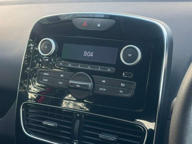 2017 RENAULT CLIO 2017 RENAULT CLIO