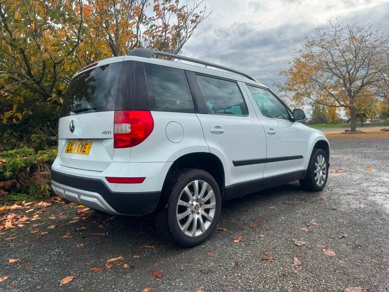 A 2017 SKODA YETI 1.2 TSI SE Outdoor DSG Euro 6 (s/s) 5dr A 2017 SKODA YETI 1.2 TSI SE Outdoor DSG Euro 6 (s/s) 5dr