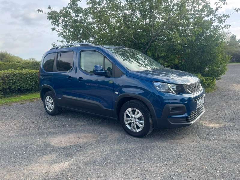 A 2020 PEUGEOT RIFTER 1.5 BlueHDi Allure Standard MPV Euro 6 5dr A 2020 PEUGEOT RIFTER 1.5 BlueHDi Allure Standard MPV Euro 6 5dr