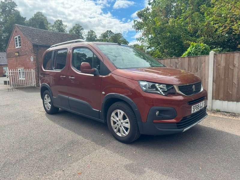A 2019 PEUGEOT RIFTER 1.5 BlueHDi Allure Standard MPV Euro 6 5dr A 2019 PEUGEOT RIFTER 1.5 BlueHDi Allure Standard MPV Euro 6 5dr