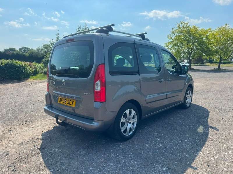A 2009 PEUGEOT PARTNER TEPEE 1.6 HDi Tepee Zenith 5dr A 2009 PEUGEOT PARTNER TEPEE 1.6 HDi Tepee Zenith 5dr