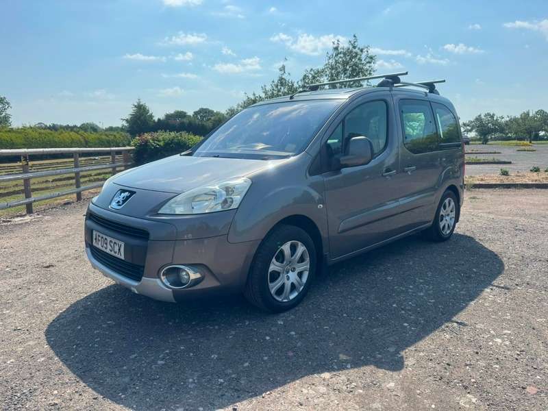 A 2009 PEUGEOT PARTNER TEPEE 1.6 HDi Tepee Zenith 5dr A 2009 PEUGEOT PARTNER TEPEE 1.6 HDi Tepee Zenith 5dr