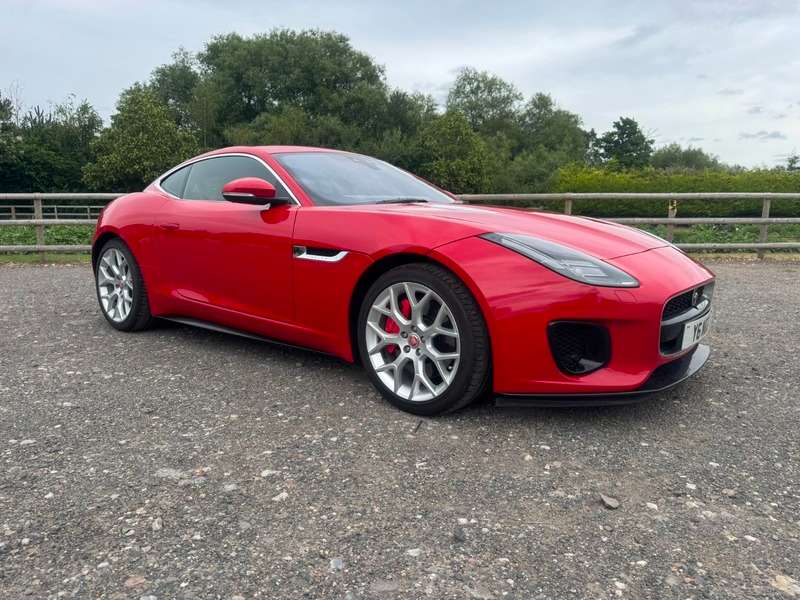 A 2019 JAGUAR F-TYPE 2.0i GPF R-Dynamic Auto Euro 6 (s/s) 2dr A 2019 JAGUAR F-TYPE 2.0i GPF R-Dynamic Auto Euro 6 (s/s) 2dr