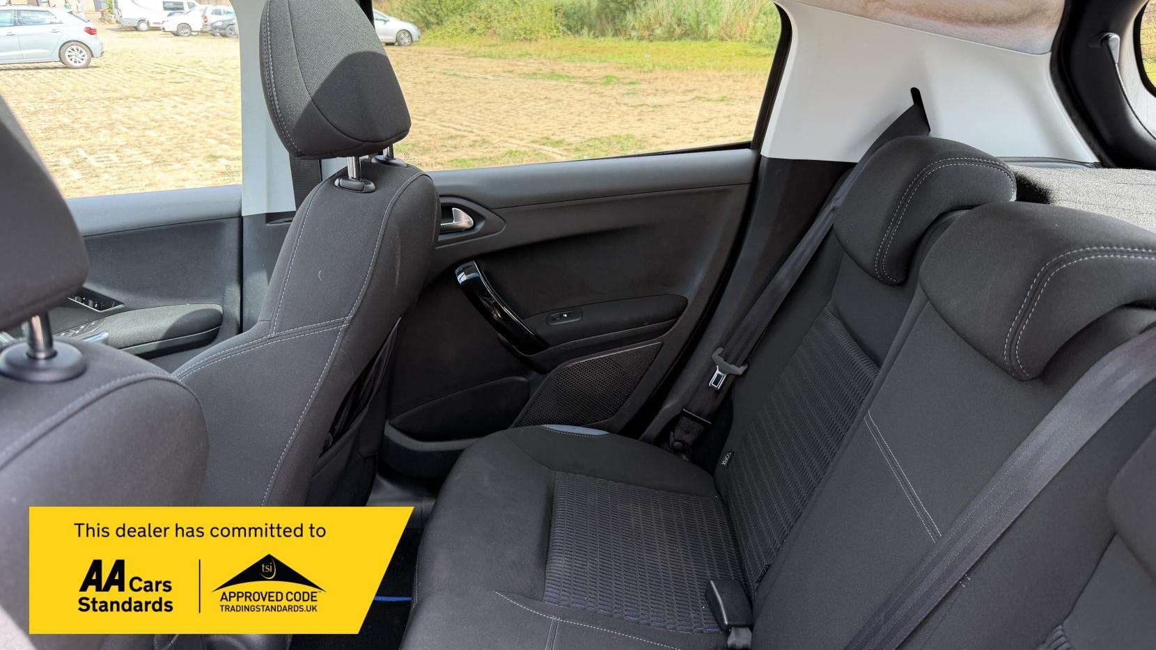 2013 PEUGEOT 208 2013 PEUGEOT 208