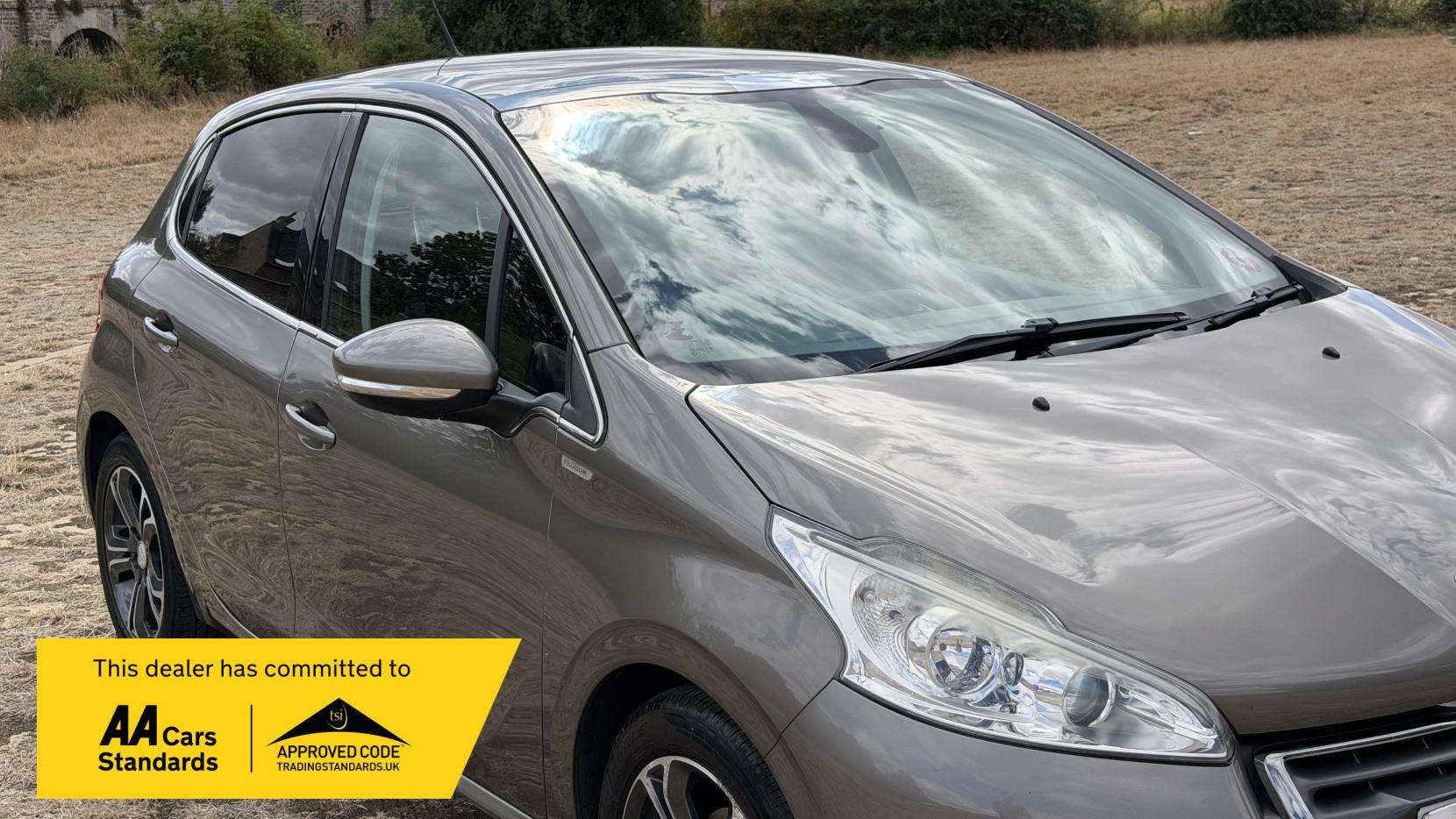 A 2013 PEUGEOT 208 1.2 VTi Intuitive Hatchback 5dr Petrol Manual Euro 5 (82 ps) A 2013 PEUGEOT 208 1.2 VTi Intuitive Hatchback 5dr Petrol Manual Euro 5 (82 ps)