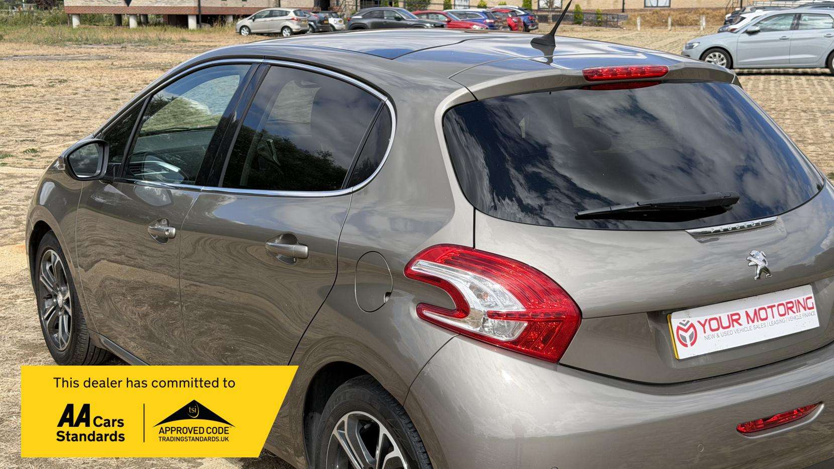 2013 PEUGEOT 208 2013 PEUGEOT 208