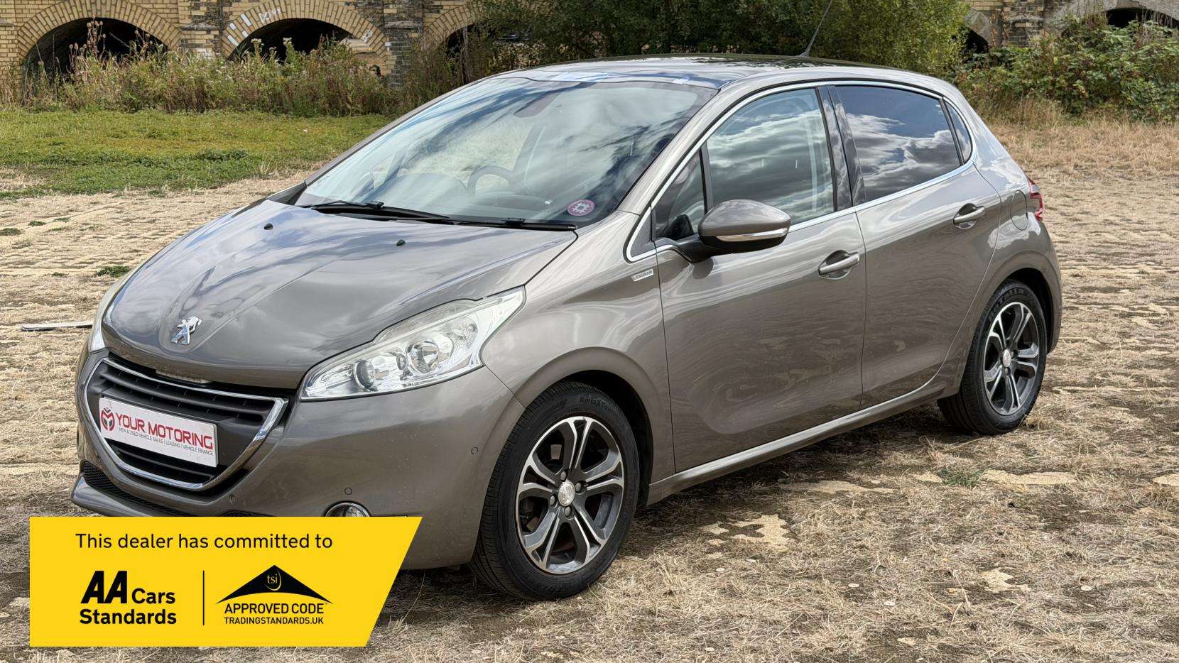 2013 PEUGEOT 208 2013 PEUGEOT 208