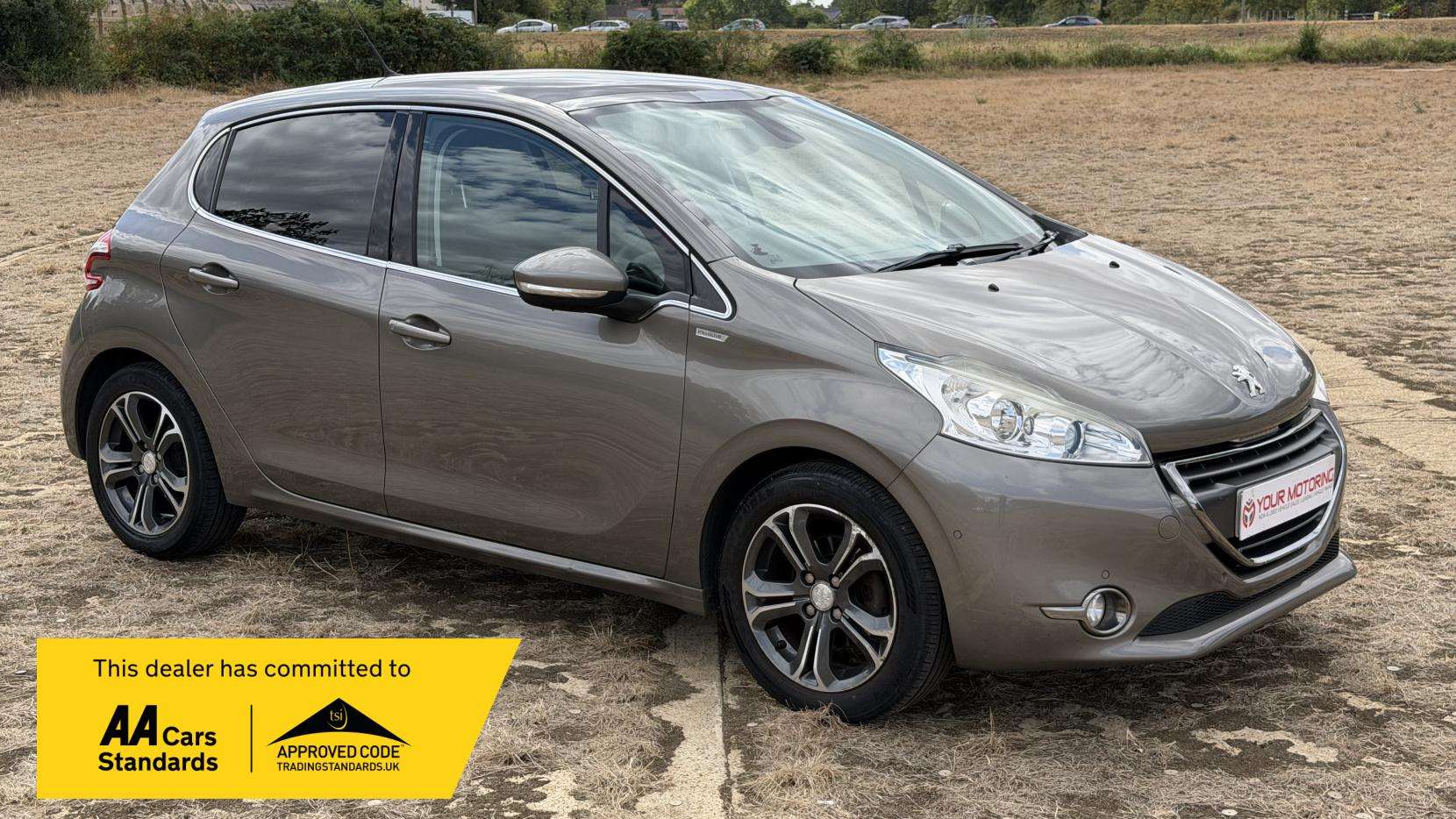A 2013 PEUGEOT 208 1.2 VTi Intuitive Hatchback 5dr Petrol Manual Euro 5 (82 ps) A 2013 PEUGEOT 208 1.2 VTi Intuitive Hatchback 5dr Petrol Manual Euro 5 (82 ps)
