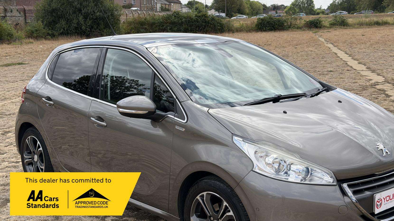 A 2013 PEUGEOT 208 1.2 VTi Intuitive Hatchback 5dr Petrol Manual Euro 5 (82 ps) A 2013 PEUGEOT 208 1.2 VTi Intuitive Hatchback 5dr Petrol Manual Euro 5 (82 ps)