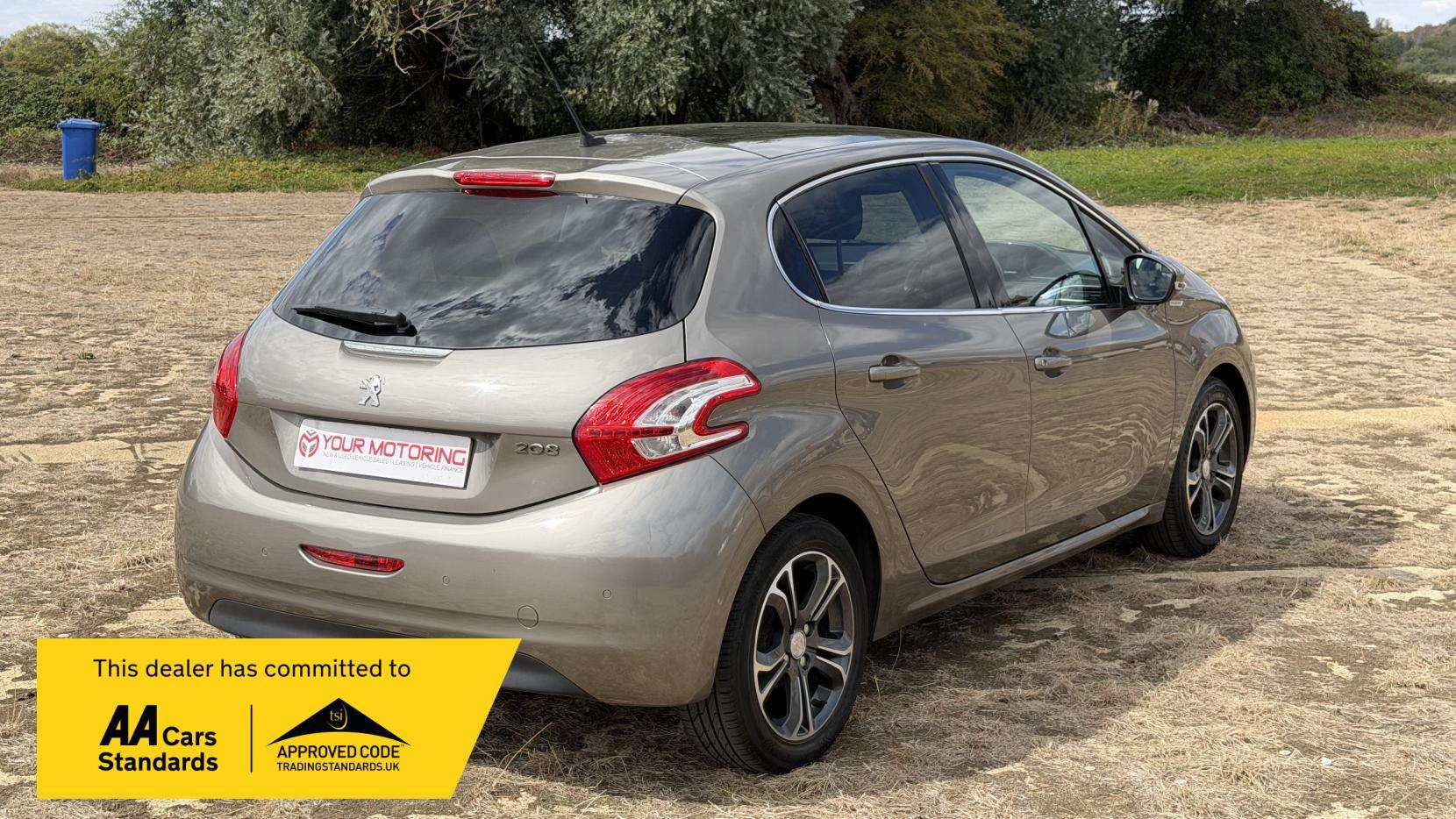2013 PEUGEOT 208 2013 PEUGEOT 208