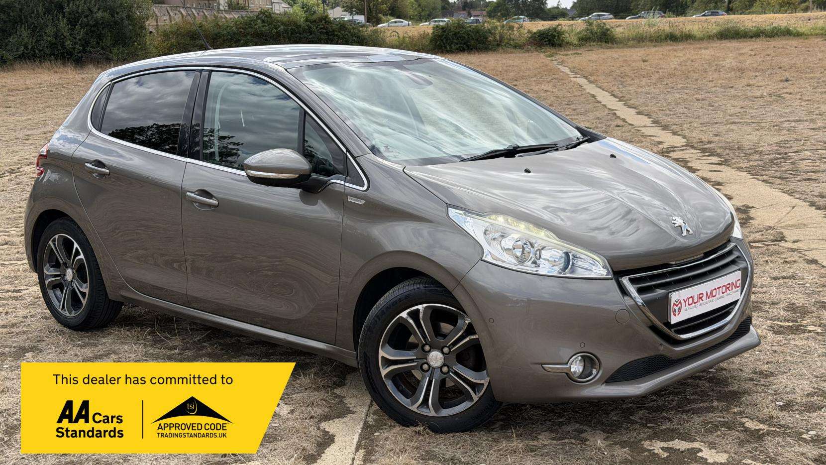 A 2013 PEUGEOT 208 1.2 VTi Intuitive Hatchback 5dr Petrol Manual Euro 5 (82 ps) A 2013 PEUGEOT 208 1.2 VTi Intuitive Hatchback 5dr Petrol Manual Euro 5 (82 ps)
