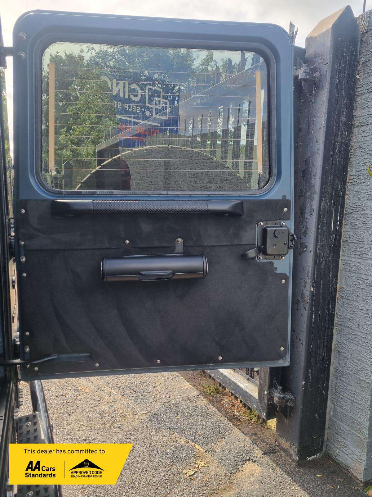 1991 LAND ROVER DEFENDER 110 1991 LAND ROVER DEFENDER 110