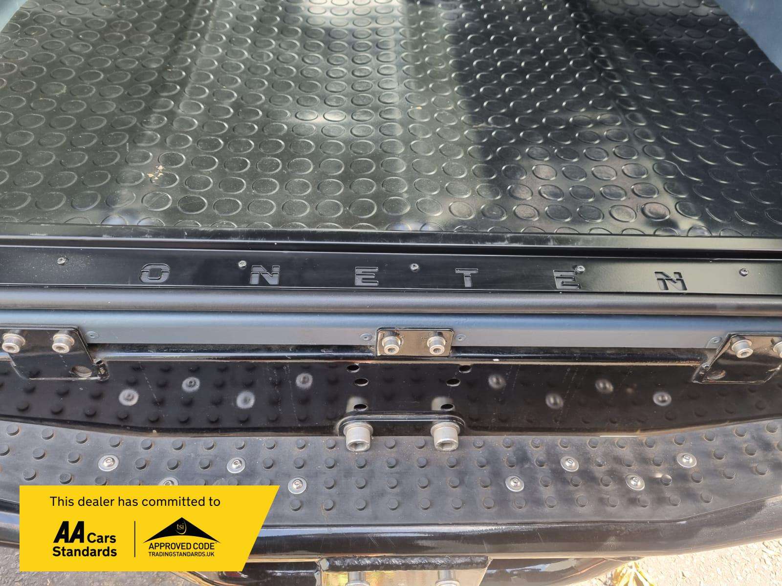 1991 LAND ROVER DEFENDER 110 1991 LAND ROVER DEFENDER 110