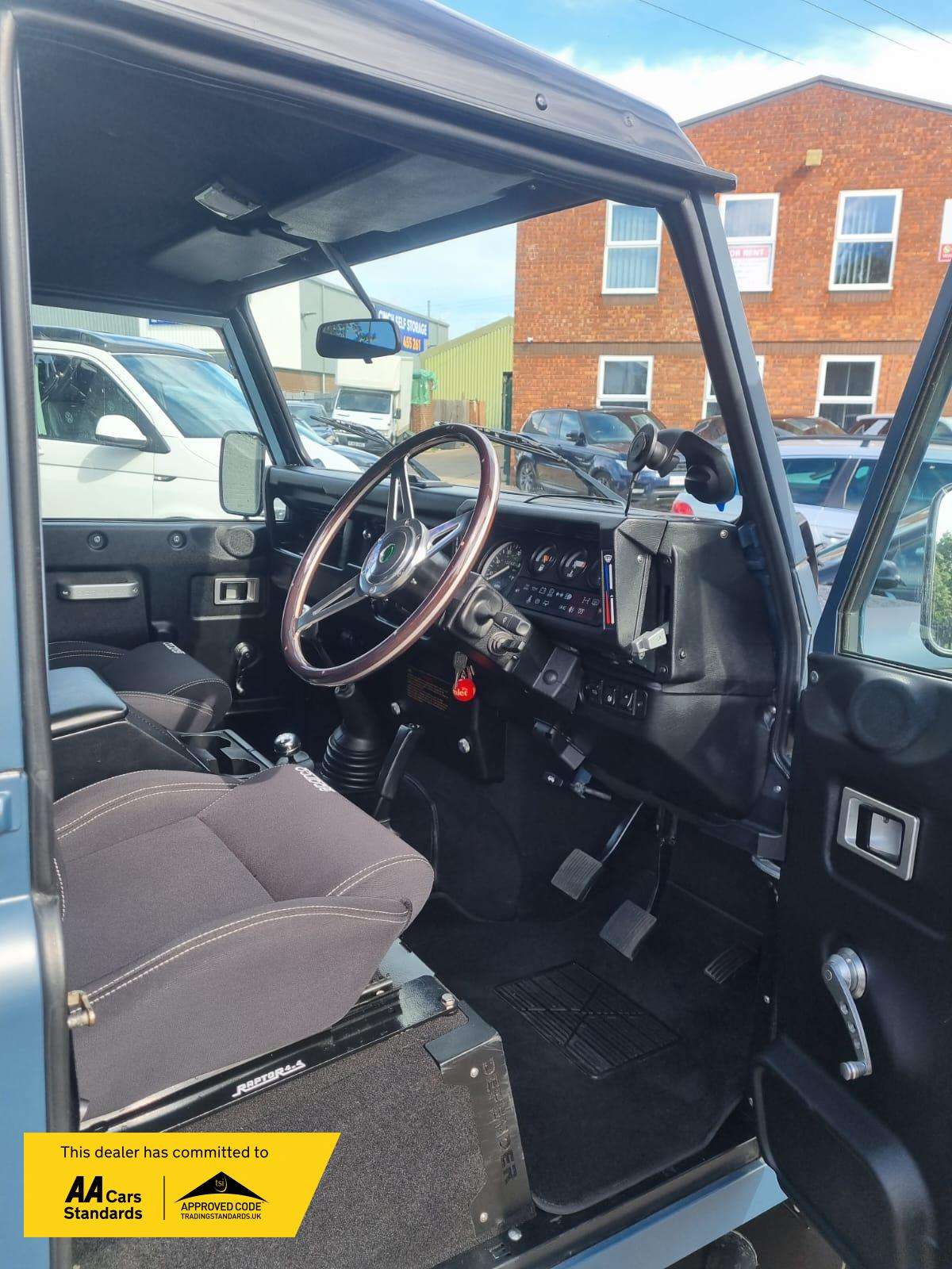 1991 LAND ROVER DEFENDER 110 1991 LAND ROVER DEFENDER 110