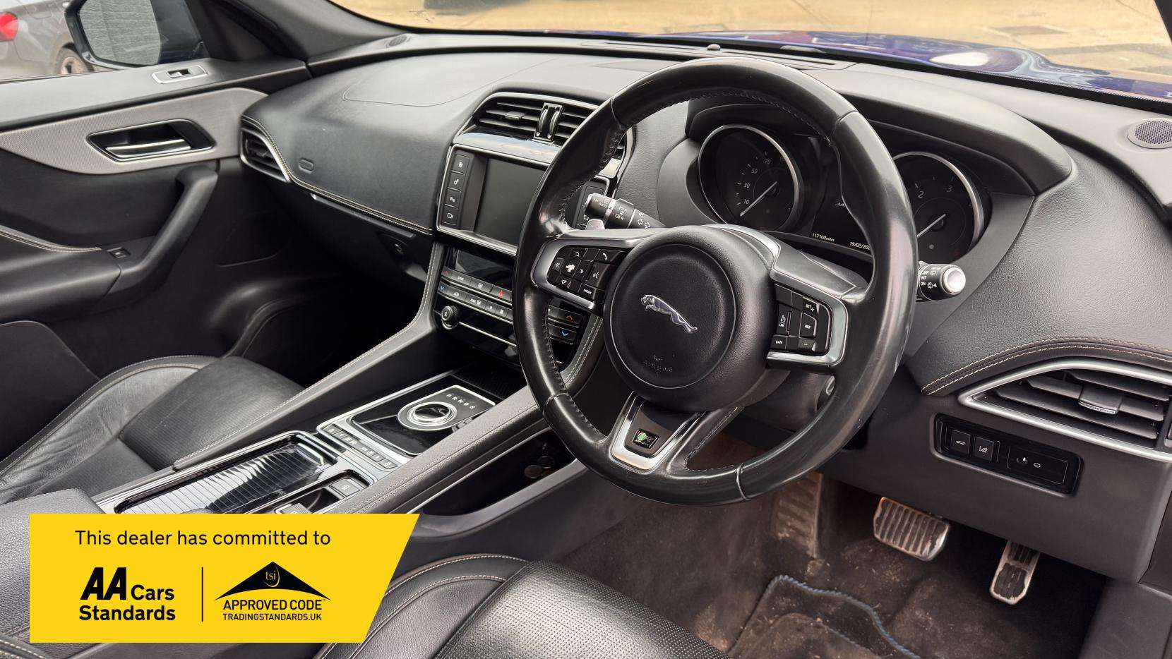 2017 JAGUAR F-PACE 2017 JAGUAR F-PACE