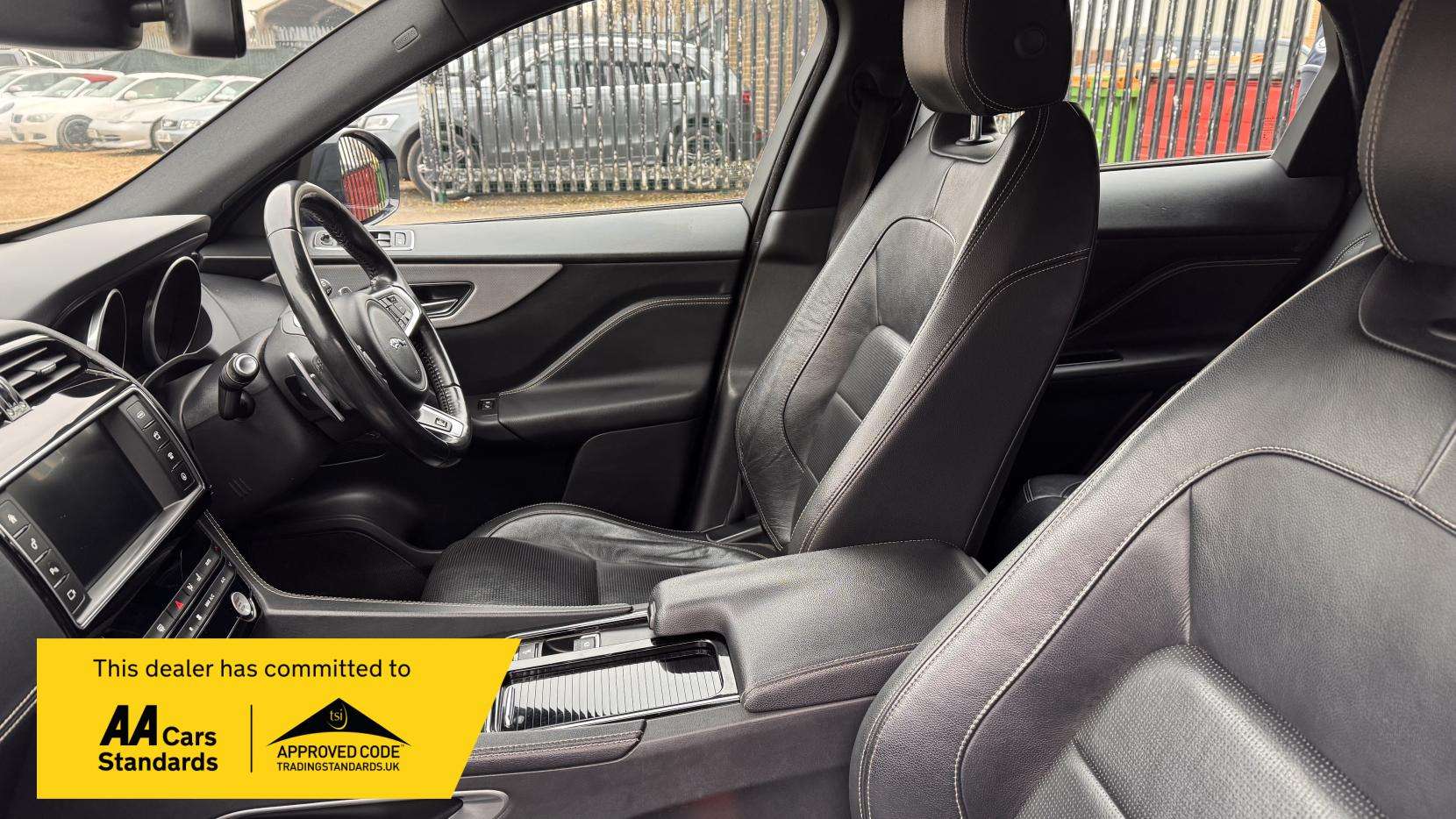 2017 JAGUAR F-PACE 2017 JAGUAR F-PACE