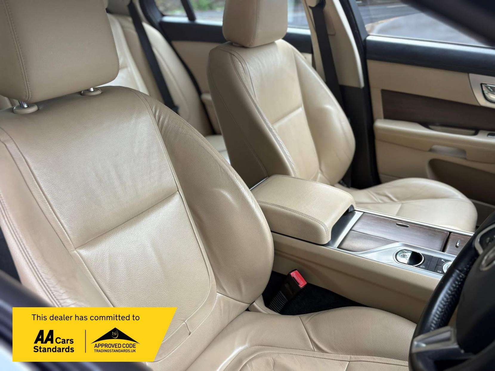 2014 JAGUAR XF 2014 JAGUAR XF