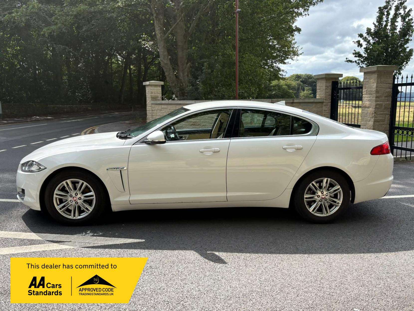 2014 JAGUAR XF 2014 JAGUAR XF