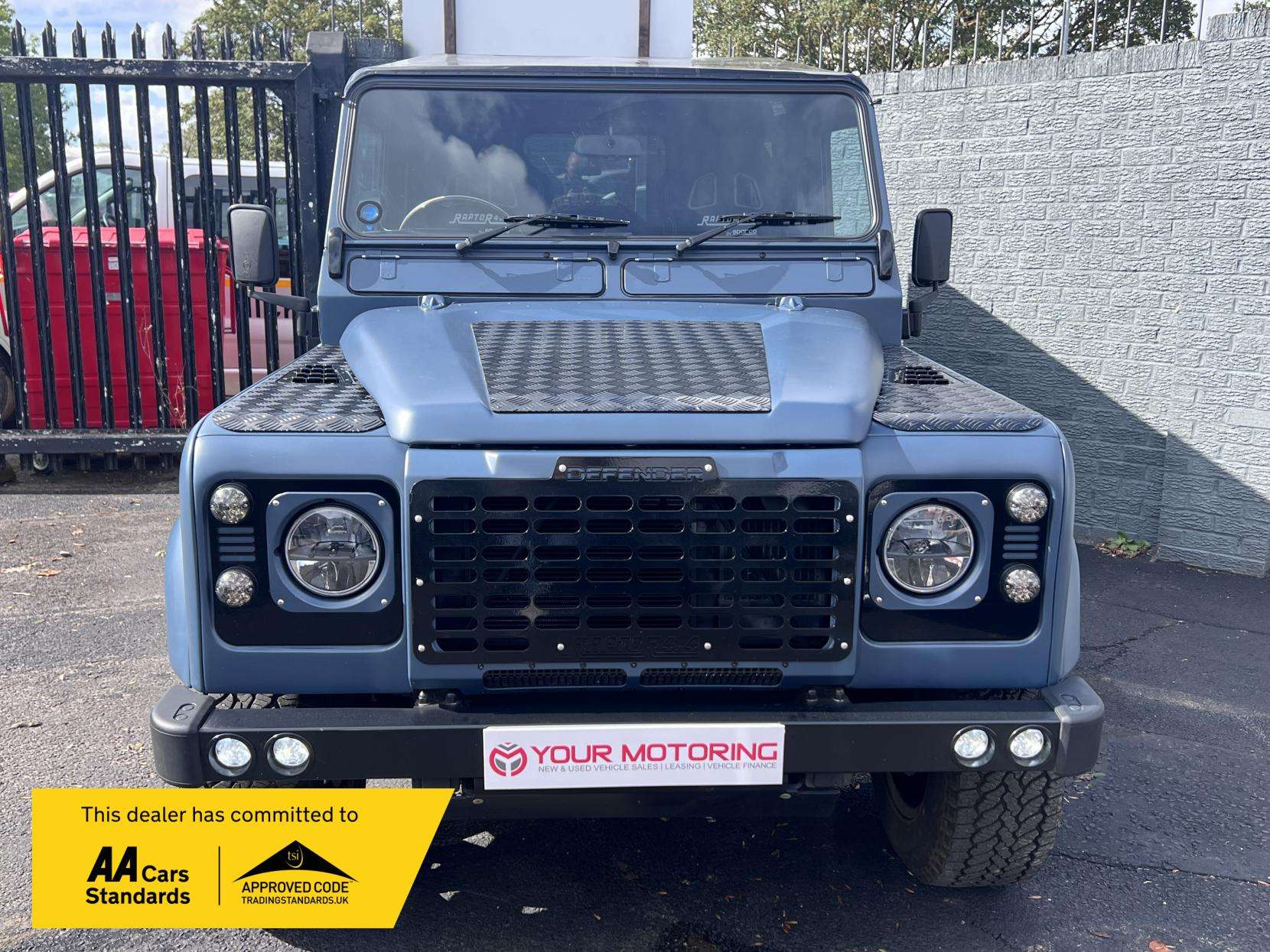 A 1991 LAND ROVER DEFENDER 110 2.5 TD5 County Pickup 2dr Diesel Manual (High capacity) (299 g/km, 120 bhp) A 1991 LAND ROVER DEFENDER 110 2.5 TD5 County Pickup 2dr Diesel Manual (High capacity) (299 g/km, 120 bhp)