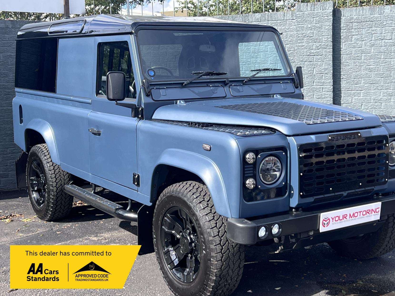 A 1991 LAND ROVER DEFENDER 110 2.5 TD5 County Pickup 2dr Diesel Manual (High capacity) (299 g/km, 120 bhp) A 1991 LAND ROVER DEFENDER 110 2.5 TD5 County Pickup 2dr Diesel Manual (High capacity) (299 g/km, 120 bhp)