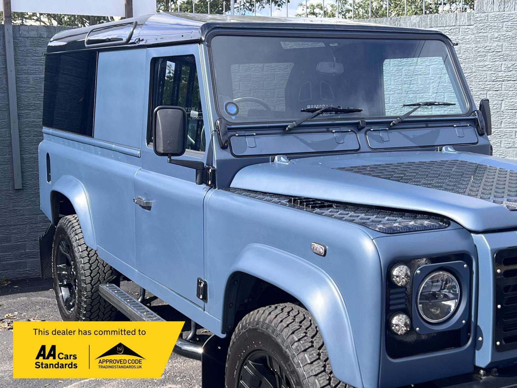 A 1991 LAND ROVER DEFENDER 110 2.5 TD5 County Pickup 2dr Diesel Manual (High capacity) (299 g/km, 120 bhp) A 1991 LAND ROVER DEFENDER 110 2.5 TD5 County Pickup 2dr Diesel Manual (High capacity) (299 g/km, 120 bhp)
