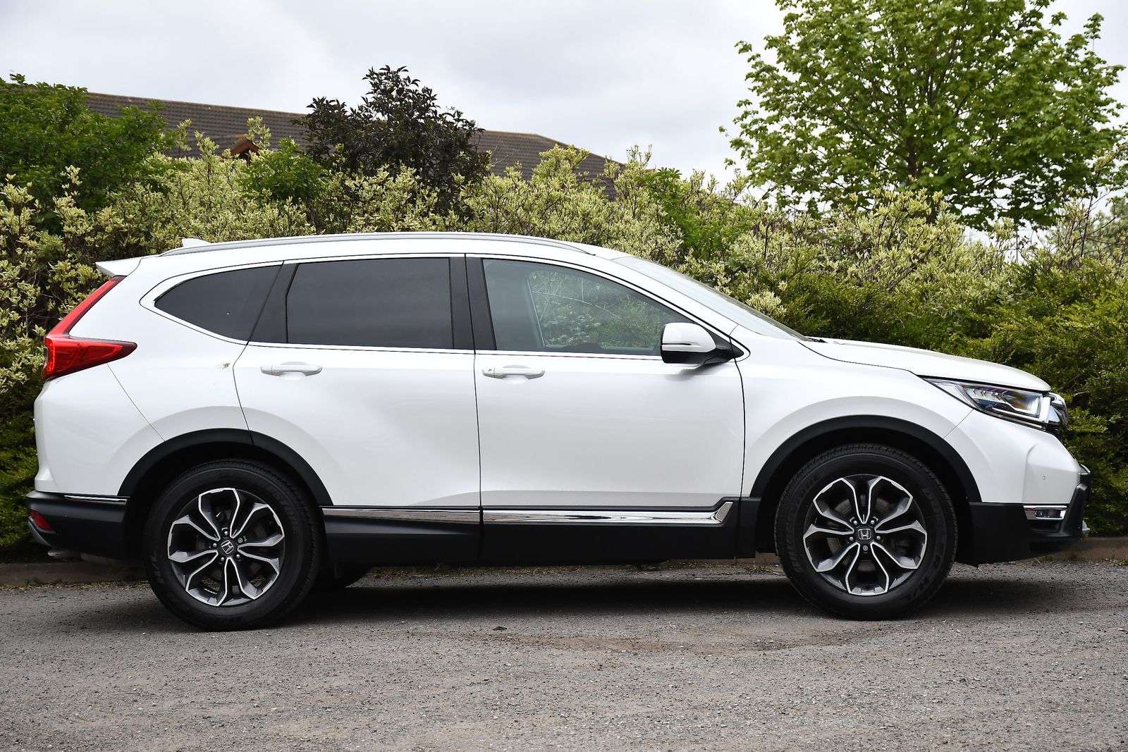 A 2023 HONDA CR-V 2.0 h i-MMD SR SUV 5dr Petrol Hybrid eCVT 4WD Euro 6 (s/s) (184 ps) A 2023 HONDA CR-V 2.0 h i-MMD SR SUV 5dr Petrol Hybrid eCVT 4WD Euro 6 (s/s) (184 ps)