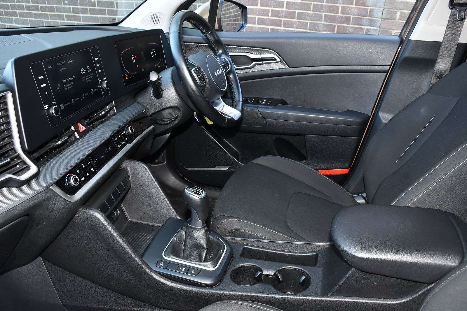 A 2022 KIA SPORTAGE 1.6 T-GDi 2 SUV 5dr Petrol Manual Euro 6 (s/s) (148 bhp) A 2022 KIA SPORTAGE 1.6 T-GDi 2 SUV 5dr Petrol Manual Euro 6 (s/s) (148 bhp)